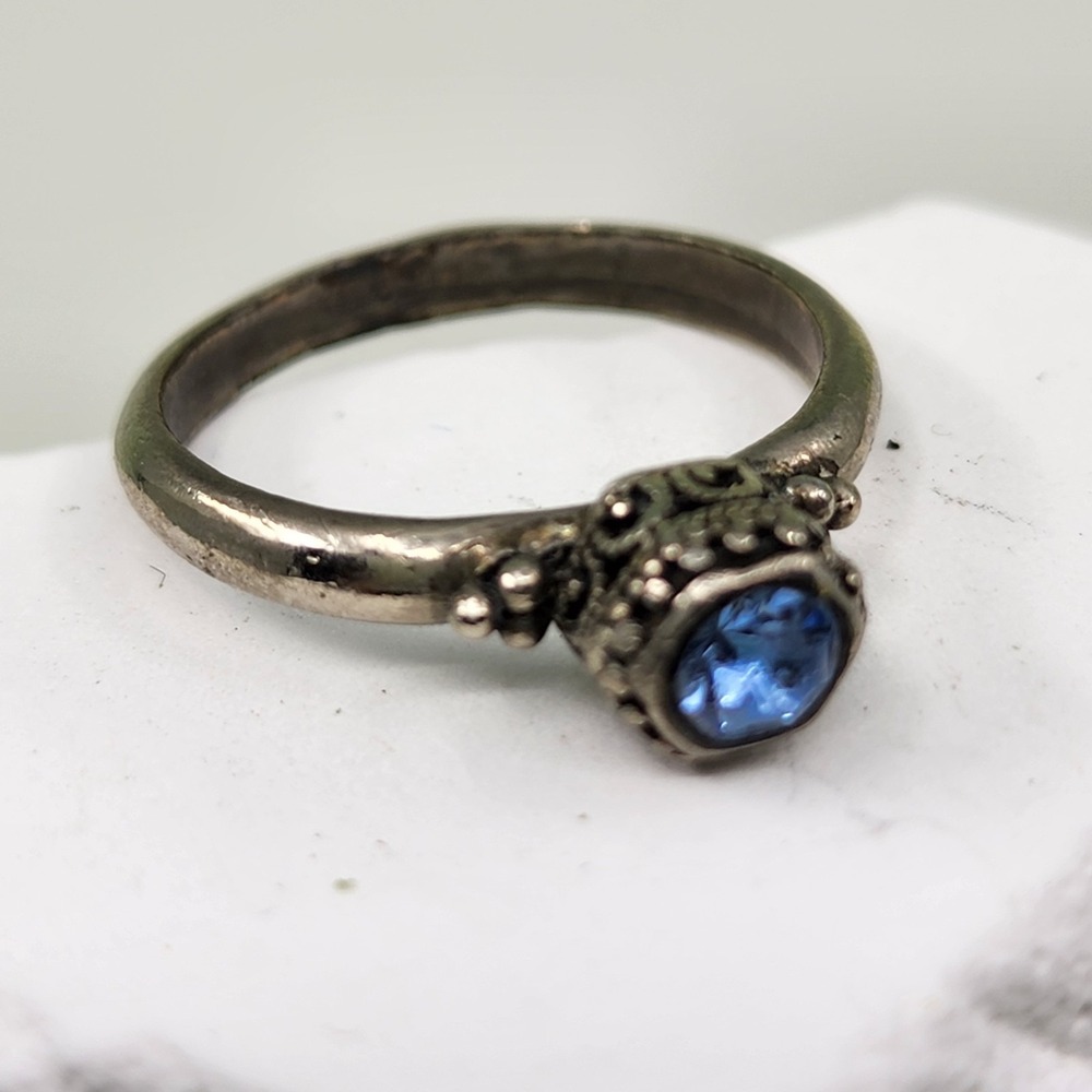 Blue Crystal Silver Tone Ring Ornate Boho Filigree Dainty Vintage Style Size 7.5